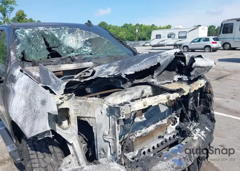 2020 Chevrolet Silverado 1500 4Wd Short Bed Rst из США, поврежденный, VIN 3GCUYEET2LG450999